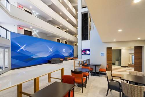 H I Express & Suites San Antonio Medical-Six Flags Buitenkant foto