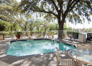 H I Express & Suites San Antonio Medical-Six Flags Buitenkant foto